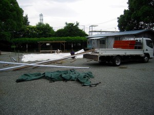 テント準備中