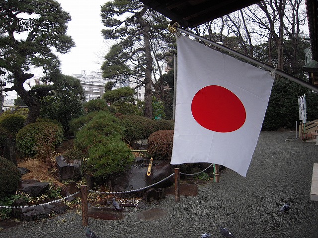 社務所前の国旗