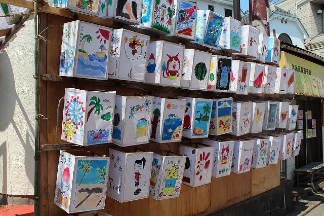 子供たちが書いたボンボリ