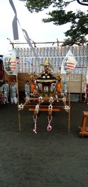 発輿前の神輿