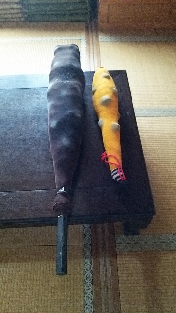 左　諏訪魔選手棍棒　右　鬼役の方の棍棒