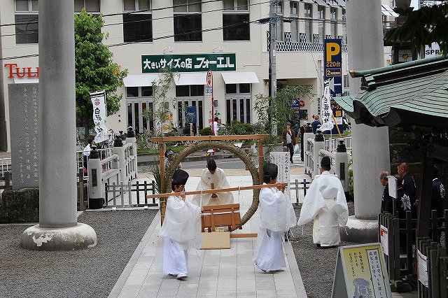 茅の輪くぐり 茅の輪くぐり