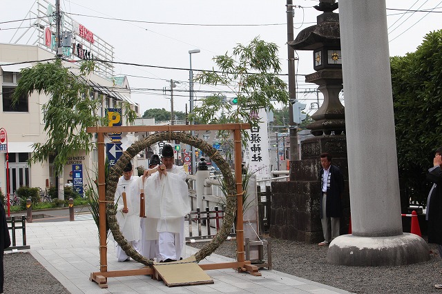 茅の輪くぐり 茅の輪くぐり