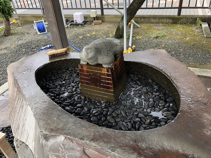 手水鉢の石を交換しました - 相州藤沢 白旗神社