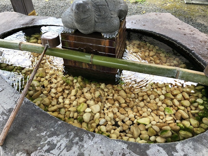 手水鉢の石を交換しました - 相州藤沢 白旗神社