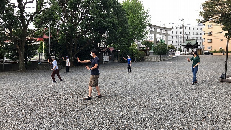 神社で太極拳