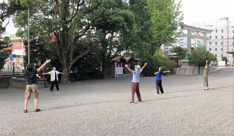 神社で太極拳