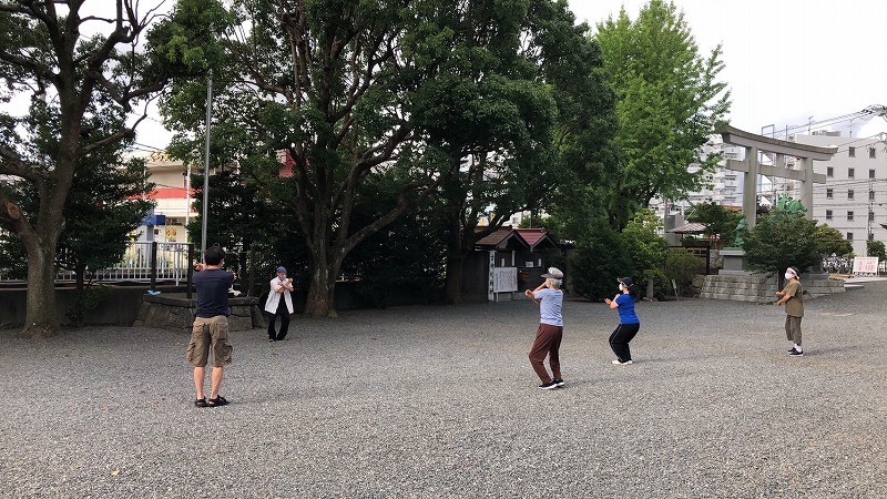 神社で太極拳