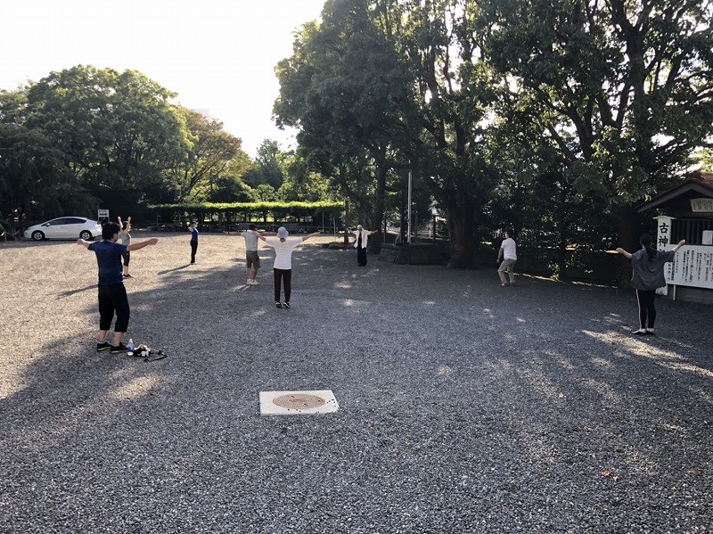 神社で太極拳