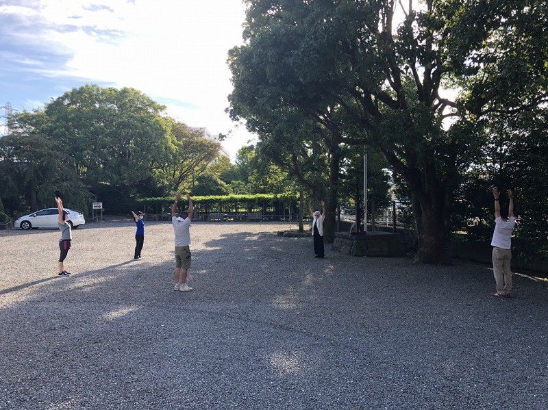 神社で太極拳